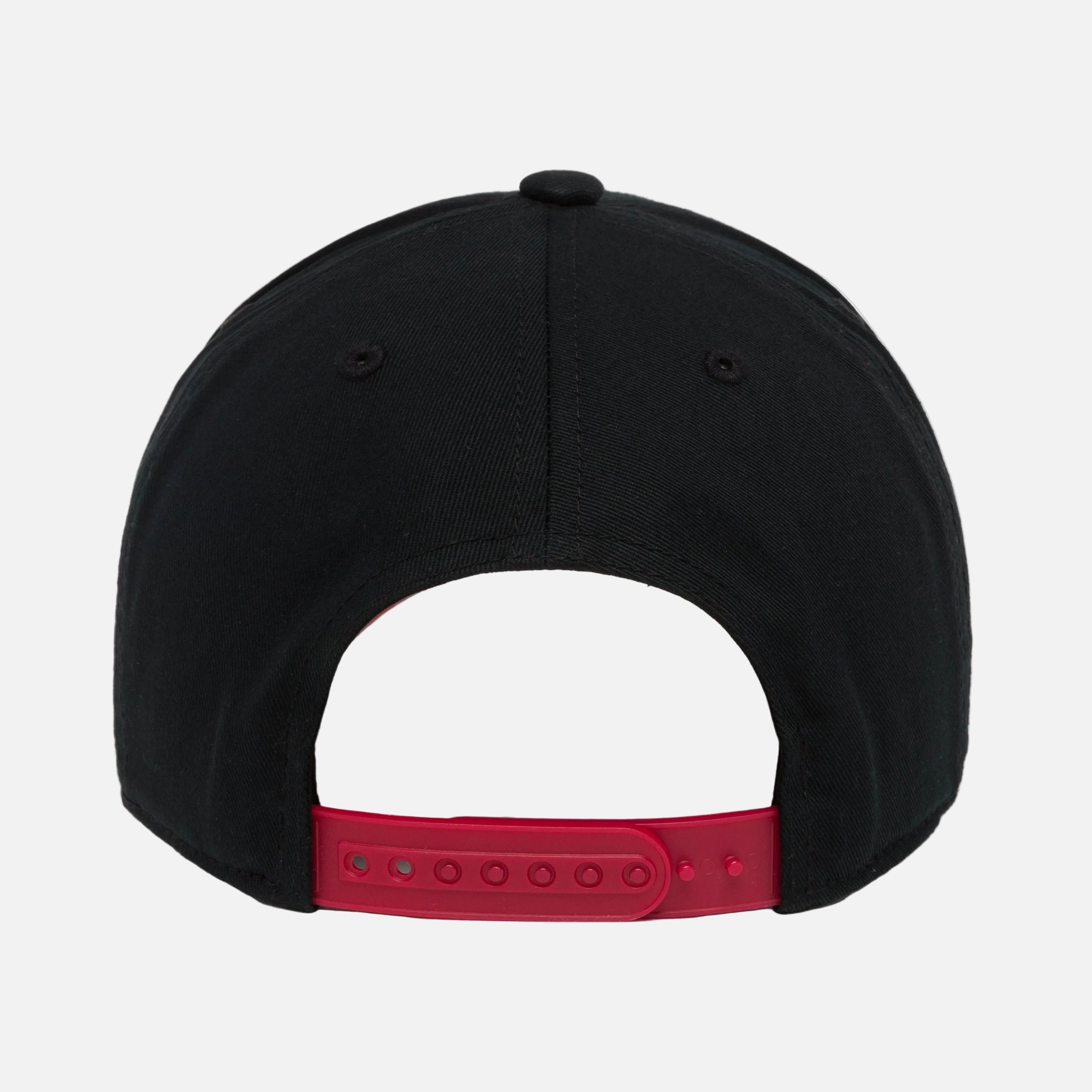 Black cap with a red snapback