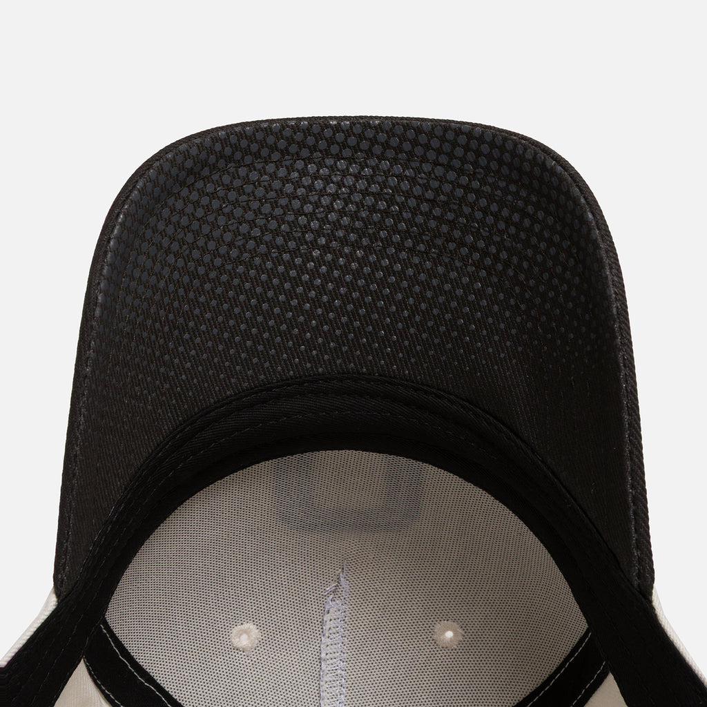 Hat with grey brim