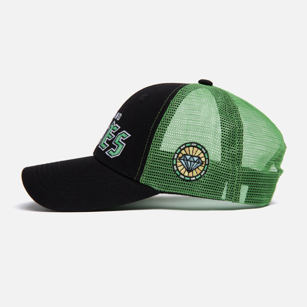 Cap with a diamond doves logo